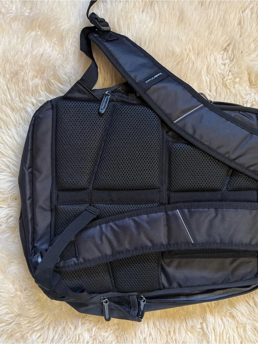 NWT $128 TRAVELER’S CHOICE Silverwood Black Backpack Urban Travel Pack Large Bag